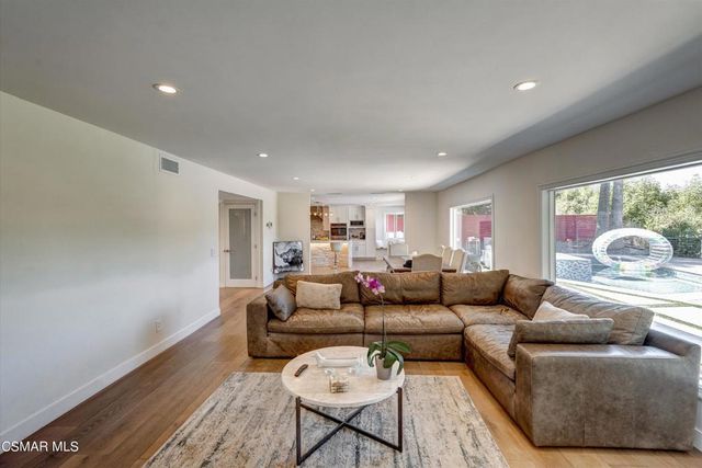 4833 Dunman Avenue, Woodland Hills, CA 91364