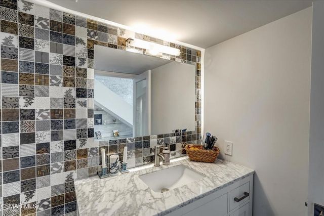 4833 Dunman Avenue, Woodland Hills, CA 91364