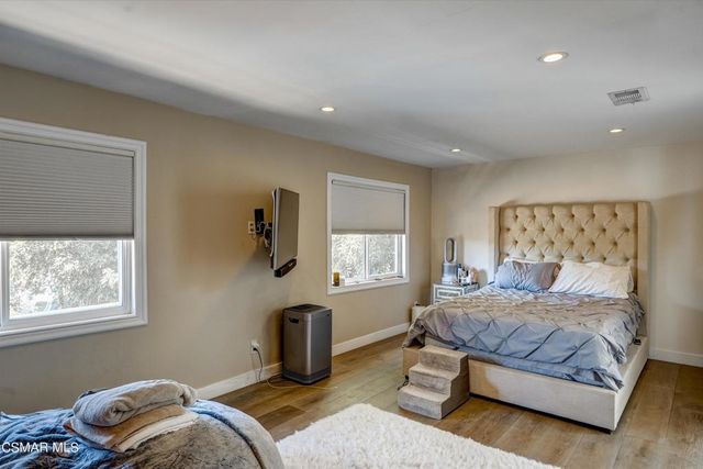 4833 Dunman Avenue, Woodland Hills, CA 91364