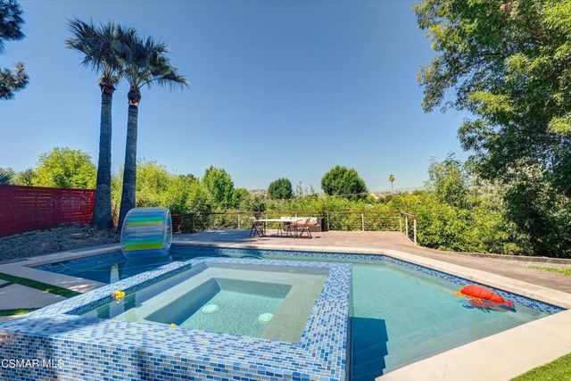 4833 Dunman Avenue, Woodland Hills, CA 91364