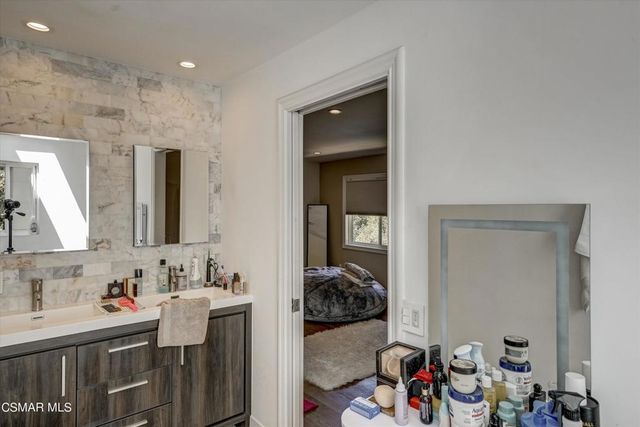 4833 Dunman Avenue, Woodland Hills, CA 91364