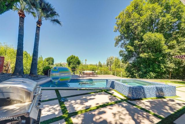 4833 Dunman Avenue, Woodland Hills, CA 91364