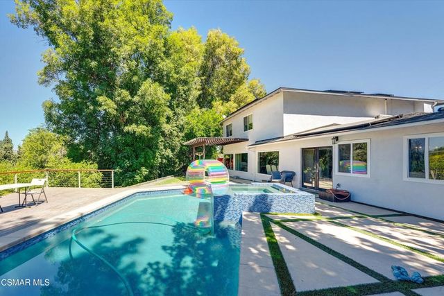 4833 Dunman Avenue, Woodland Hills, CA 91364