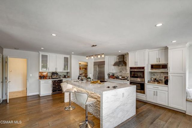 4833 Dunman Avenue, Woodland Hills, CA 91364