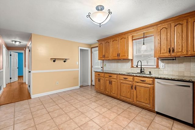 6 Haskell Pl, Peabody, MA 01960