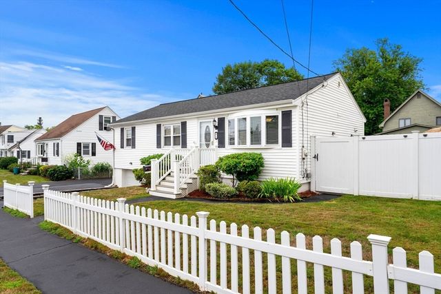 6 Haskell Pl, Peabody, MA 01960