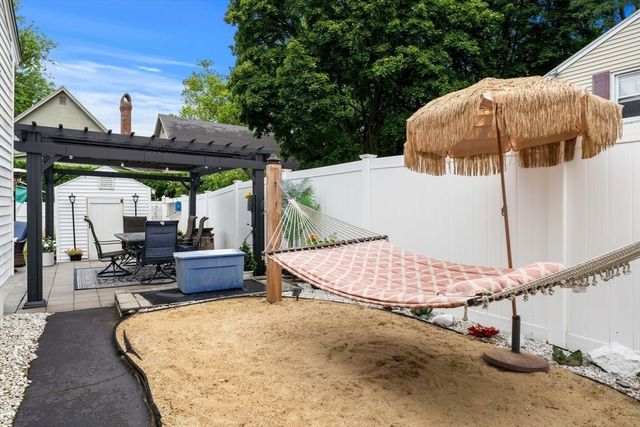 6 Haskell Pl, Peabody, MA 01960