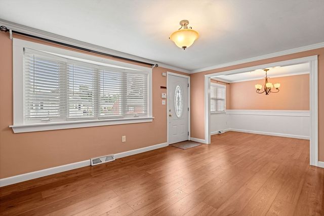 6 Haskell Pl, Peabody, MA 01960