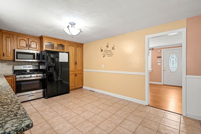 6 Haskell Pl, Peabody, MA 01960