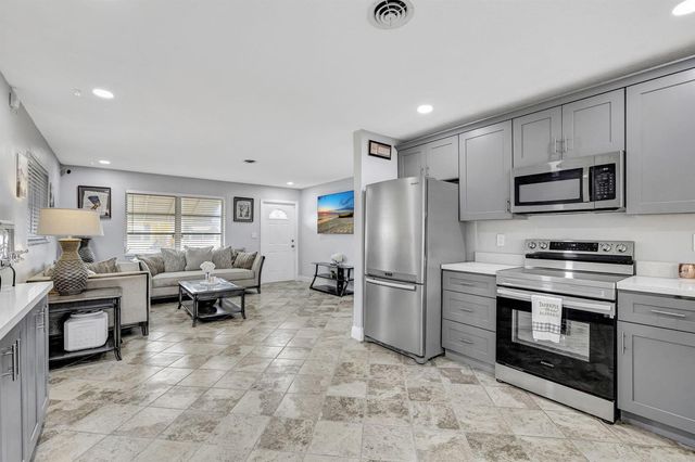 4901 NW 27th Way, Tamarac, FL 33309