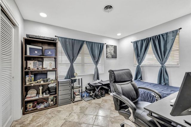 4901 NW 27th Way, Tamarac, FL 33309