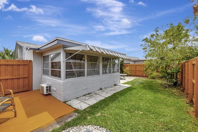 4901 NW 27th Way, Tamarac, FL 33309