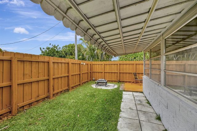 4901 NW 27th Way, Tamarac, FL 33309