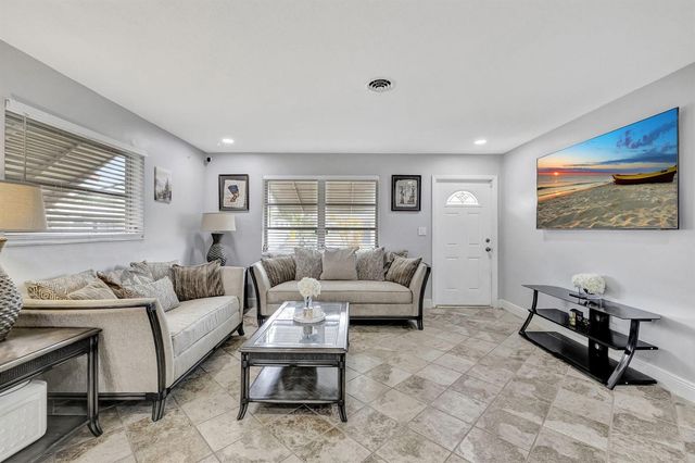 4901 NW 27th Way, Tamarac, FL 33309