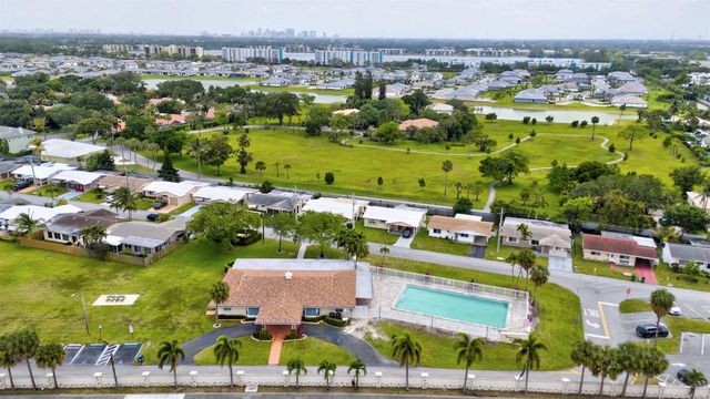4901 NW 27th Way, Tamarac, FL 33309