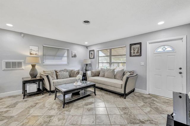 4901 NW 27th Way, Tamarac, FL 33309