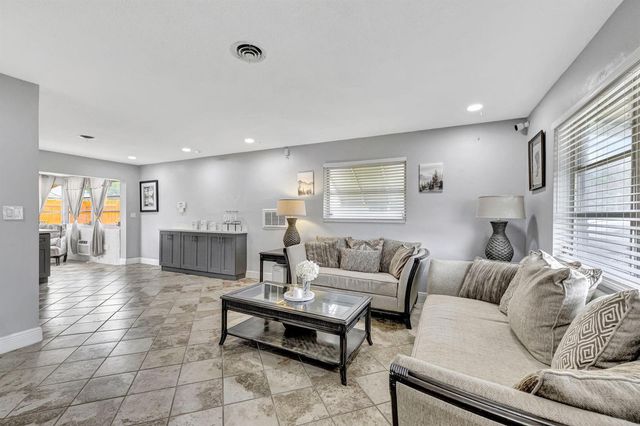 4901 NW 27th Way, Tamarac, FL 33309