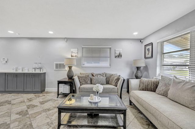 4901 NW 27th Way, Tamarac, FL 33309