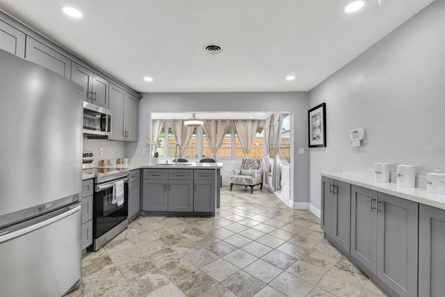 4901 NW 27th Way, Tamarac, FL 33309