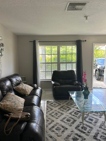 806 NW 1ST Street, Boynton Beach, FL 33435