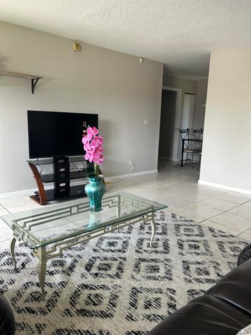 806 NW 1ST Street, Boynton Beach, FL 33435