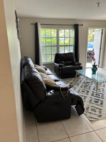 806 NW 1ST Street, Boynton Beach, FL 33435
