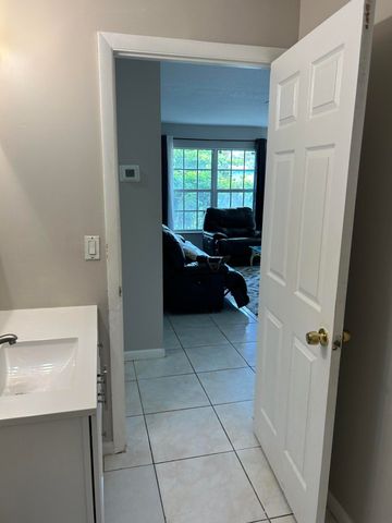 806 NW 1ST Street, Boynton Beach, FL 33435