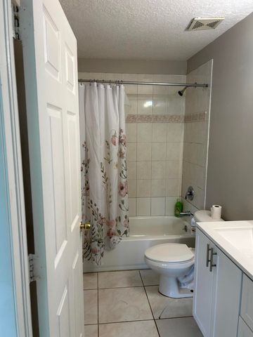 806 NW 1ST Street, Boynton Beach, FL 33435
