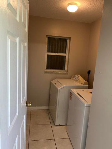 806 NW 1ST Street, Boynton Beach, FL 33435
