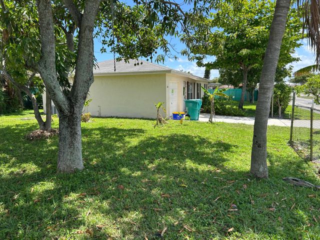 806 NW 1ST Street, Boynton Beach, FL 33435