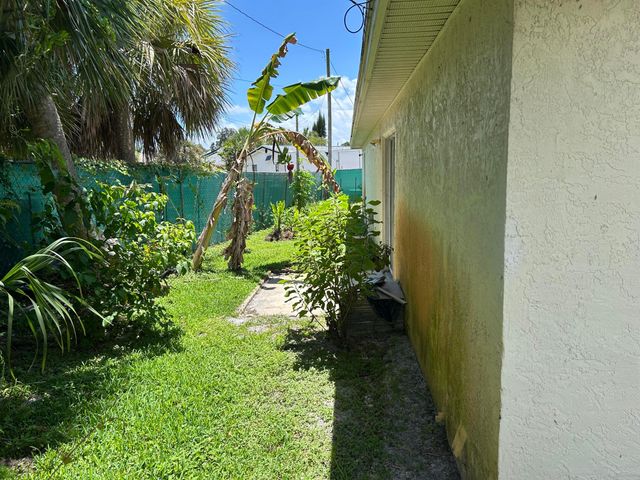 806 NW 1ST Street, Boynton Beach, FL 33435