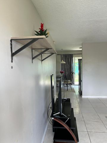 806 NW 1ST Street, Boynton Beach, FL 33435