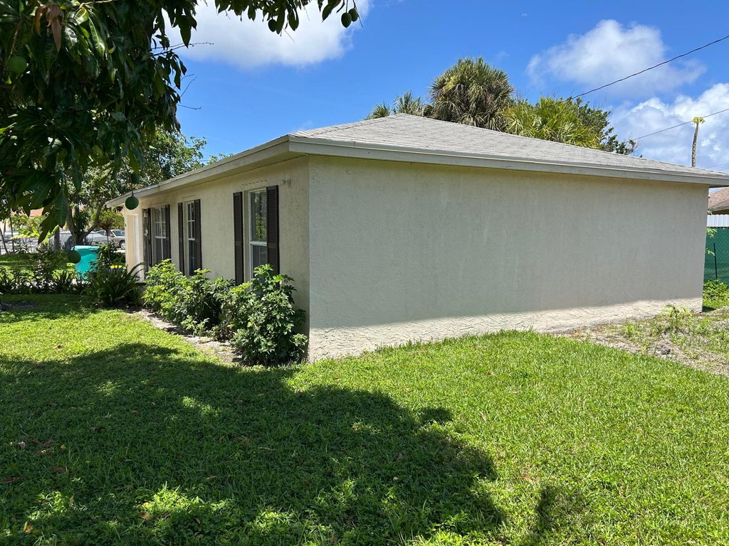 806 NW 1ST Street, Boynton Beach, FL 33435