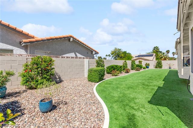 305 Redondo Street, Henderson, NV 89014