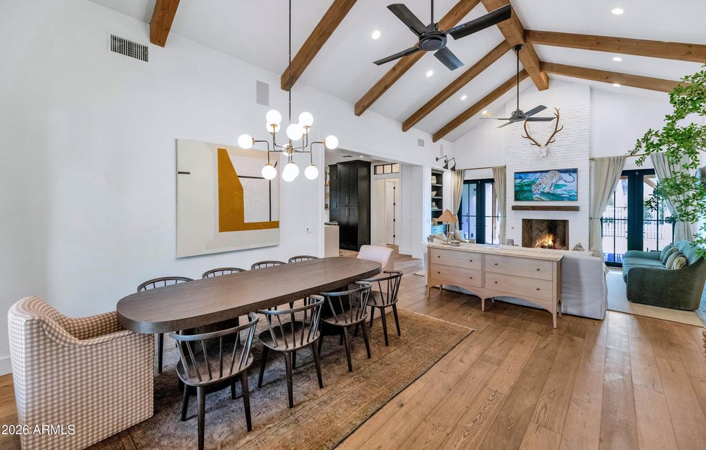 Image 3 of property listing at 4129 N 47TH Street, Phoenix, AZ 85018