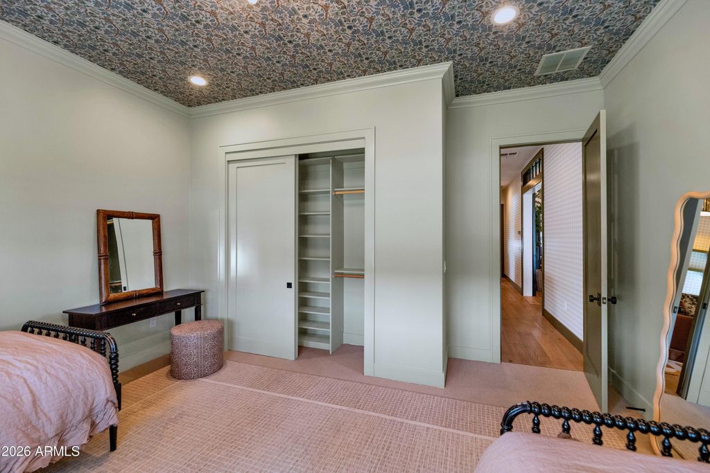 Image 33 of property listing at 4129 N 47TH Street, Phoenix, AZ 85018