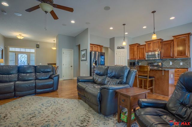 7628 Leawood Street, Papillion, NE 68046