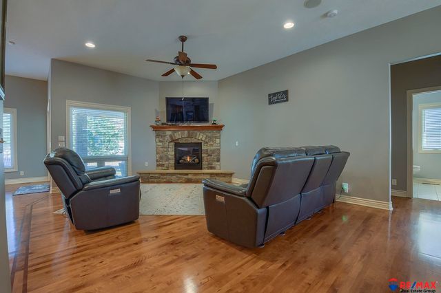 7628 Leawood Street, Papillion, NE 68046