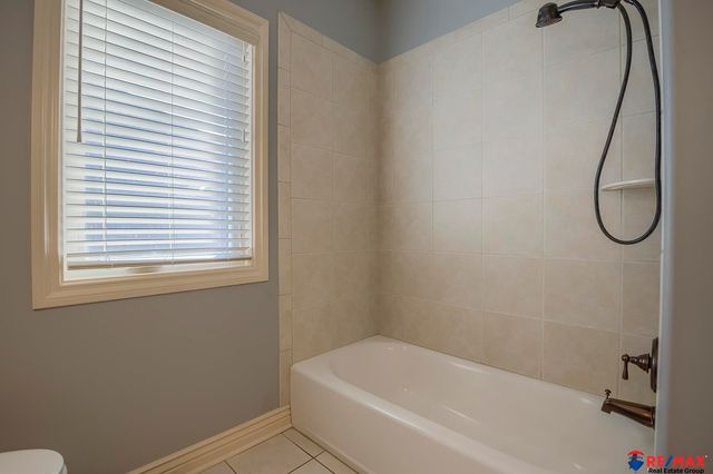 7628 Leawood Street, Papillion, NE 68046