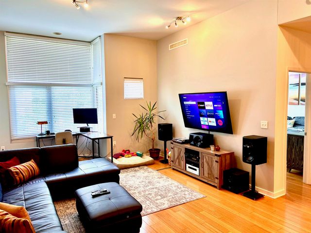 2263 Young Ave Apt 215, Memphis, TN 38104