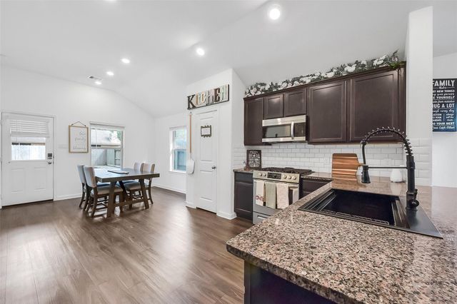 1004 Bulwark Drive, Crosby, TX 77532