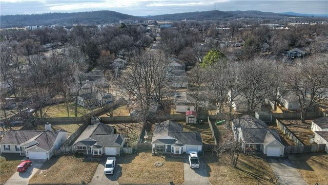 3089 W Wildflower Street, Fayetteville, AR 72704