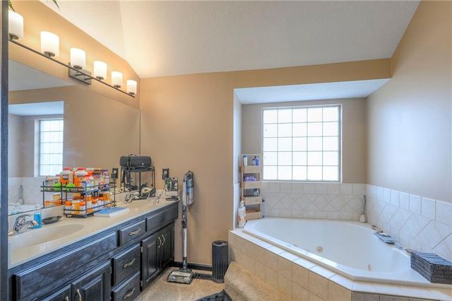 3336 S COCHISE Avenue, Independence, MO 64057