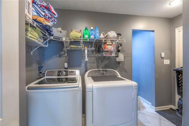 3336 S COCHISE Avenue, Independence, MO 64057