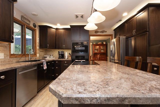 1919 BROOKFIELD DRIVE, Neenah, WI 54956