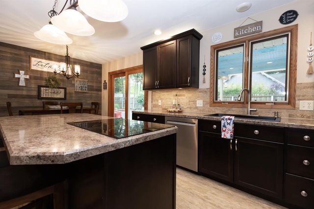 1919 BROOKFIELD DRIVE, Neenah, WI 54956