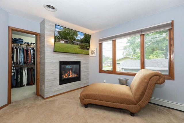 1919 BROOKFIELD DRIVE, Neenah, WI 54956