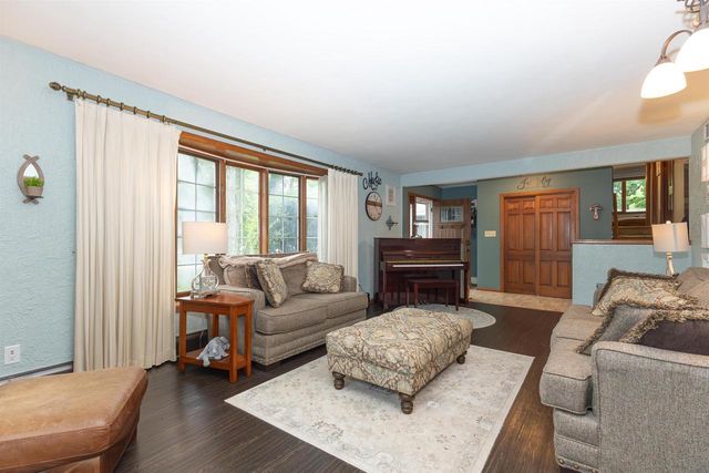 1919 BROOKFIELD DRIVE, Neenah, WI 54956