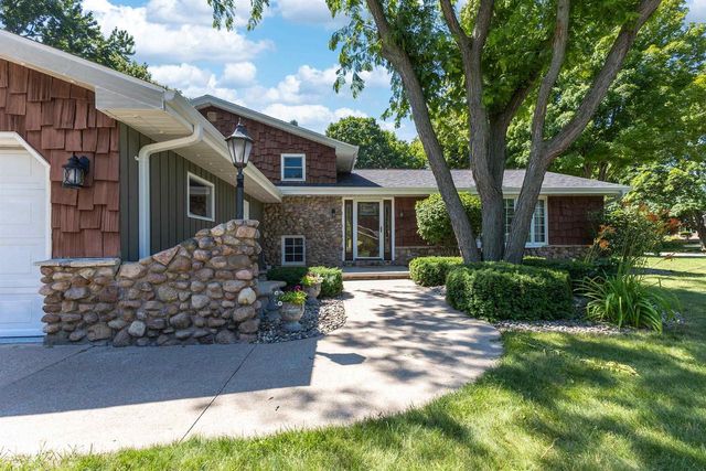 1919 BROOKFIELD DRIVE, Neenah, WI 54956