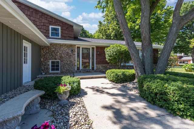 1919 BROOKFIELD DRIVE, Neenah, WI 54956